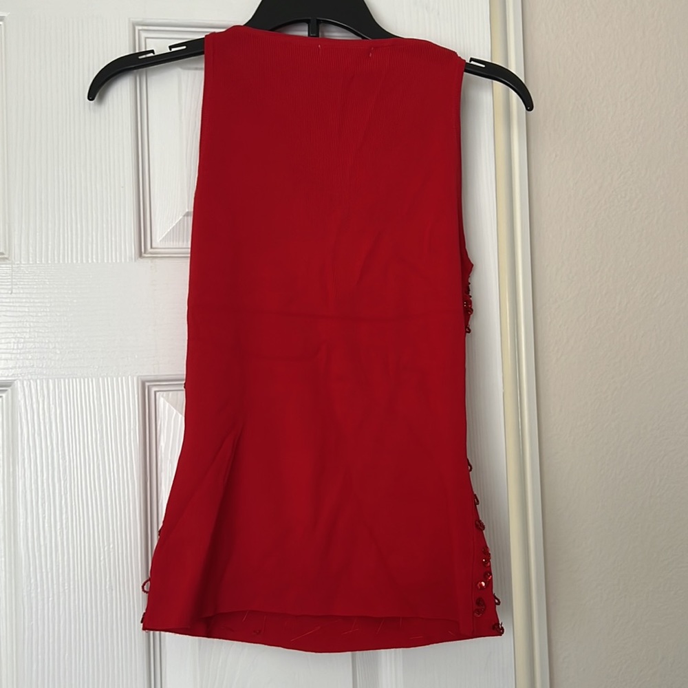 RED KNIT SLEEVELESS TOP - Picture 3 of 4